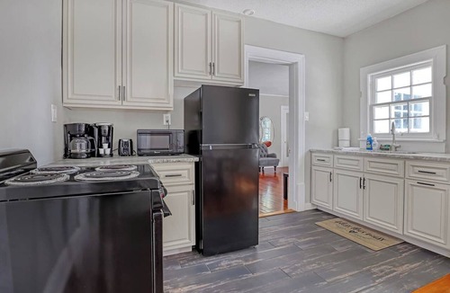 Tropic Apartment | See Wildlife Daily 2bd/2ba Riverfront Entire Apt