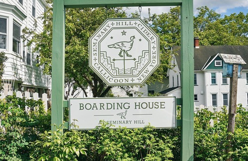 Callicoon House | Seminary Hill Boarding House Apartment 4 by AvantStay | Callicoon