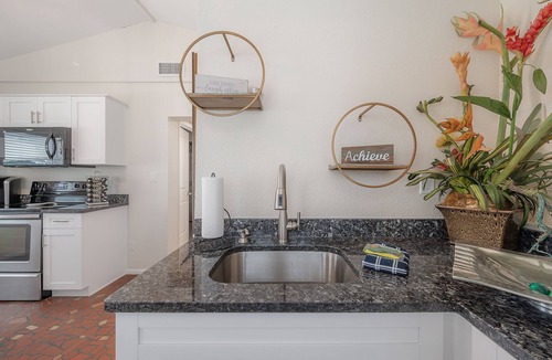 Old Seminole Heights Apartment | SEMINOLE HEIGHTS - Tampa - Outdoor Patio - Minutes from Downtown