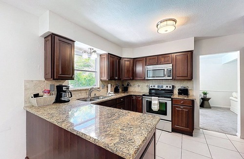 Seminole Cottage | Seminole Pool House - Mins to the Beach
