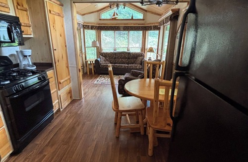 Valois Cabin | Seneca Lake -"Butternut Camp" near Wineries & Watkins Glen Race track