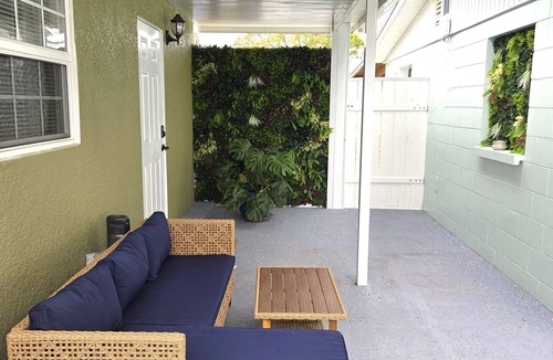 Pinecrest West Park Apartment | Serene 1-bedroom apartment in Tampa