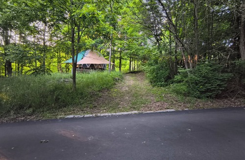 Frankfort Cottage | Serene 1-bedroom dome in Frankfort,steps away from townn