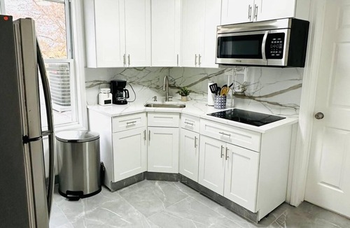 Newark House | Serene 2-bedroom Apt with Bath and Kitchen in Newark
