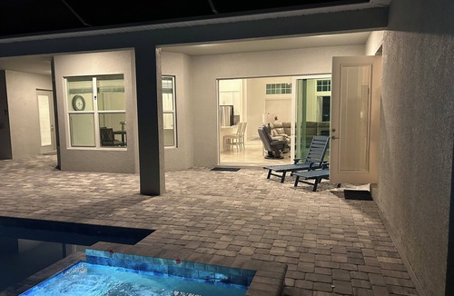 Venice House | Serene 3-bedroom/3 Bathroom house with hot tub/pool in charming Venice