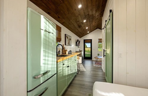 Lake City Cabin | Serene and Cozy Cabin near Gilchrist Blue Springs, Perfect for a Small Town Florida Getaway