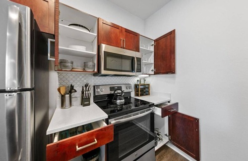 Southside Apartment | Serene Bliss: Stylish 1BR Unit in Resort Complete