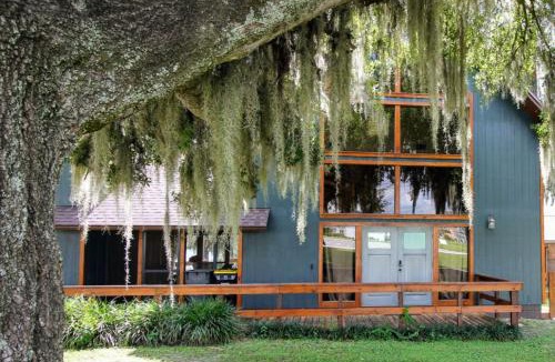 Winter Haven House | Serene Lakeside Cottage Retreat