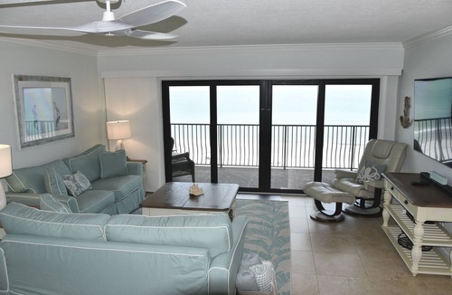 Madeira Beach Condo | Serene Madeira Beach's best spot to relax! 1/2 mile to John's Pass, dogs ok
