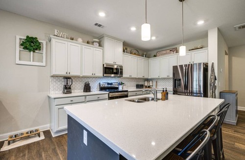 Upatoi House | Serene Stay | 4BR Pets Board Games Near Golf!