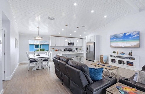 Palm Island House | Serenity Home: Your Palm Island Paradise Awaits!