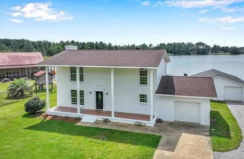 Moultrie House | Serenity Lake House