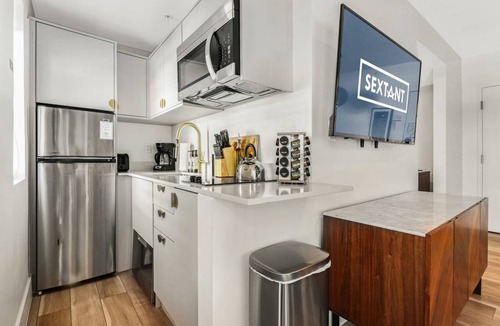 Bayshore Hotel | Sextant The Carmela One Block From Beach 2 Bed 2 Bath