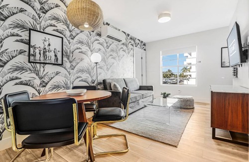 Bayshore Hotel | Sextant The Carmela One Block From Beach 2 Bed 2 Bath