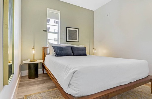 Bayshore Hotel | Sextant The Carmela One Block From Beach 1 Bed 1 Bath