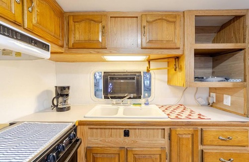 Putnam Hall House | Shaanti Living Cozy Private Camper 2