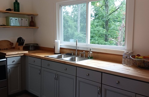 Talladega Cottage | Shady Oaks Charming 2-bedroom cottage in Talladega
