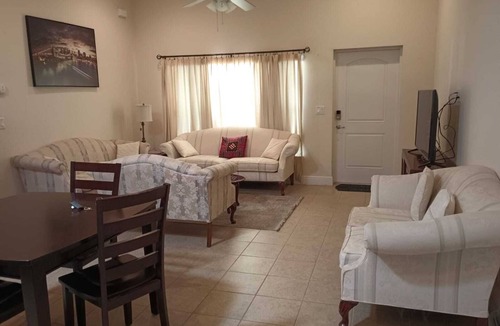 Tavares Condo | Shantiniketan F 8/2508/50 minutes to the Disney 2 mile to down town Tavares.