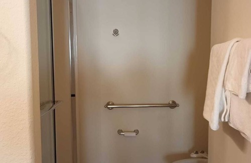 Tavares Condo | Shantiniketan F 8/2508/50 minutes to the Disney 2 mile to down town Tavares.