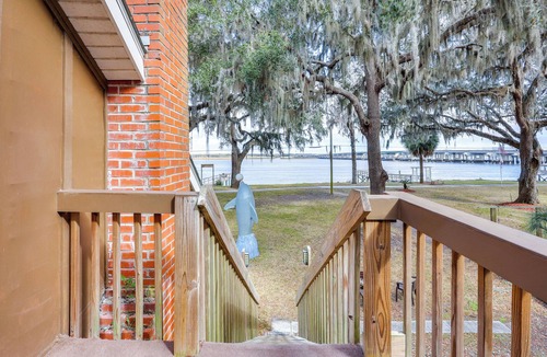 Brunswick Apartment | Shared Dock: Cozy Waterfront Retreat in Brunswick