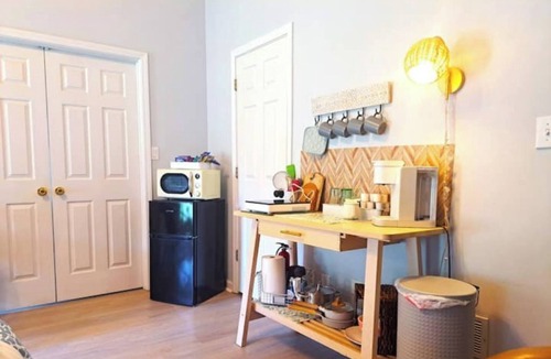Tyrone Apartment | Shiloh - Serene green space, read a book or write one! Amazing sleep w/King bed.