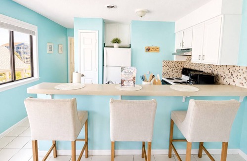 North Carolina Coast Condo | 🏖️ Shoreline Hideaway . Pool . Steps to Beach . Sleeps 4