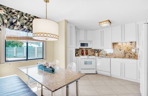 Holiday Isle House | Shoreline TH 4-1 | Lake View & Steps to Beach