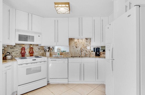 Holiday Isle House | Shoreline TH 4-1 | Lake View & Steps to Beach