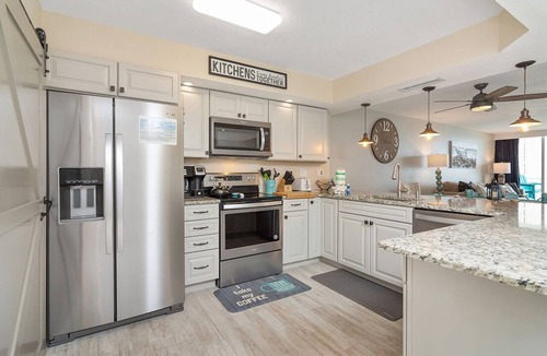 Holiday Isle Condo | Shoreline Towers 2083 * Beach Chair Set Included