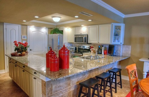 Holiday Isle Condo | Shoreline Towers Beachfront Condo - beach chair setup included