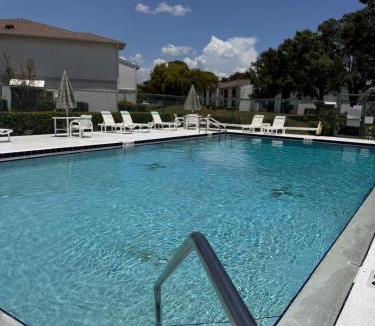 East Lake Woodlands Apartment | Short drive to Honeymoon Island with Heated Pool