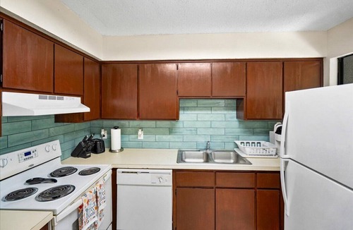 Southside Apartment | Short Stay, Mid Term Rental or Stay As Long As You Wish