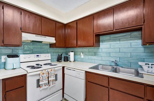Southside Apartment | Short Stay, Mid Term Rental or Stay As Long As You Wish