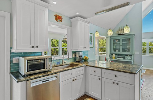 North Captiva House | Silverseas Cottage: Cozy 3BR Fall Retreat - Private Pool, Beach Access, 2 Carts