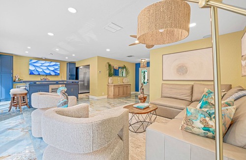Singer Island House | Singer Island Paradise 5 Mins Walk To Beach! Heated Saltwater Pool Chef kitchen
