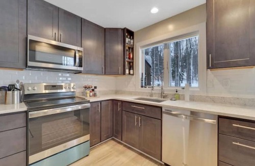 Boyne Falls House | Ski in/out Disciples Boyne Moun. All Seasons Suite