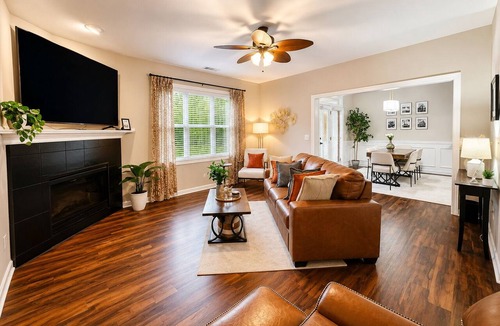 Clarkdale House | SkyCharge Suites. 15 Min to ATL Airport. EV Charger. Sleeps 6. Spacious Retreat