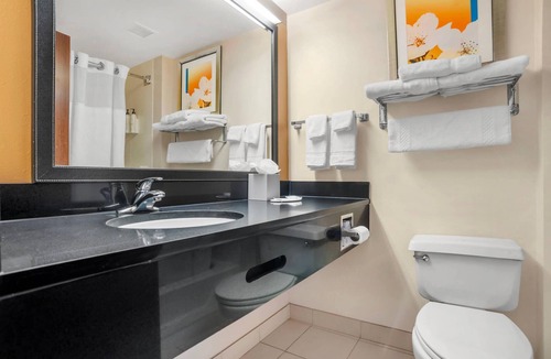 Northeast Pensacola Hotel | Sleep Inn & Suites Pensacola - University Area