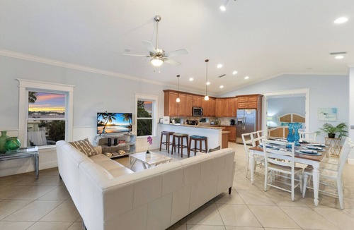 Bradenton Beach House | Sleeps 10 Beach-Bay Views Private Heated Pool Elevator Perfect location