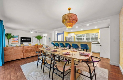 Madeira Beach House | Sleeps 10 Pool Hot Tub Sport Court Pool Table