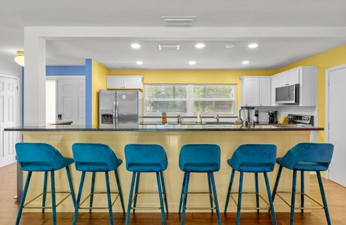 Madeira Beach House | Sleeps 10 Pool Hot Tub Sport Court Pool Table