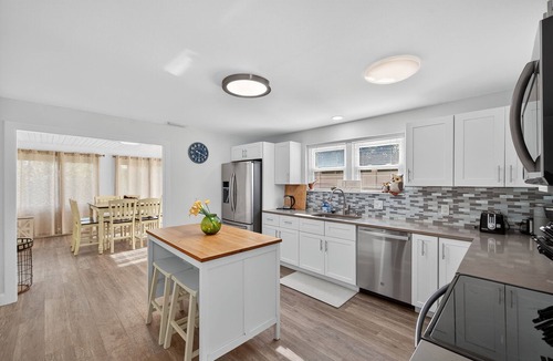 Sarasota House | Sleeps 12 ~Sparkling Pool Home~ 1 block to Gulf Beaches. 4 bdrm 3 bath. Lido Key