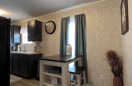 Eden Cottage | Sleeps 4 -Private Country Retreat Near Savannah & Beaches - Close to i-95 & i-16