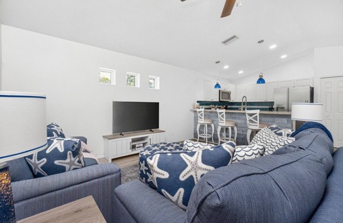 Englewood East House | SloMo Bungalow | Private Pool, Hot Tub & Coastal Retreat Near Englewood Beach