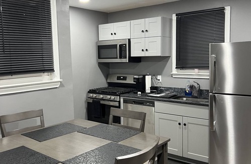 Hillside House | Small room in Hillside,NJ, Businessmen, airline employees, Traveling Nurses
