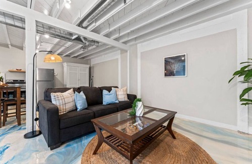 Murray Hill House | SMV Modern Luna Duplex in Murry Hill