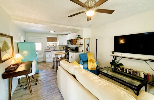 Stuart House | Snook Shack! Park Boat-RV/Grill/Bikes/Fishing Rods/Beach Gear/Outdoor Shower/W/D