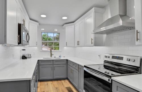 Gulfview Heights House | Snowbird-friendly home near the beach with large yard for dogs boats trailers