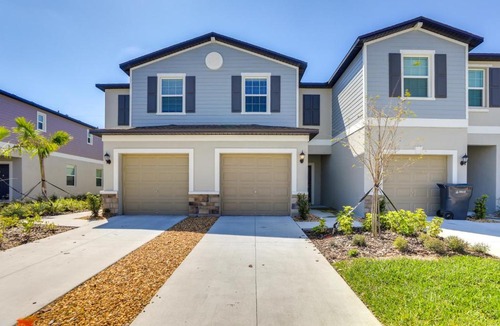 Ruskin House | Snowbird Haven Townhome w/Pool Access Near Tampa!