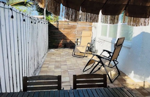 Madeira Beach Apartment | Snowbirds welcome 5min walk to the beach